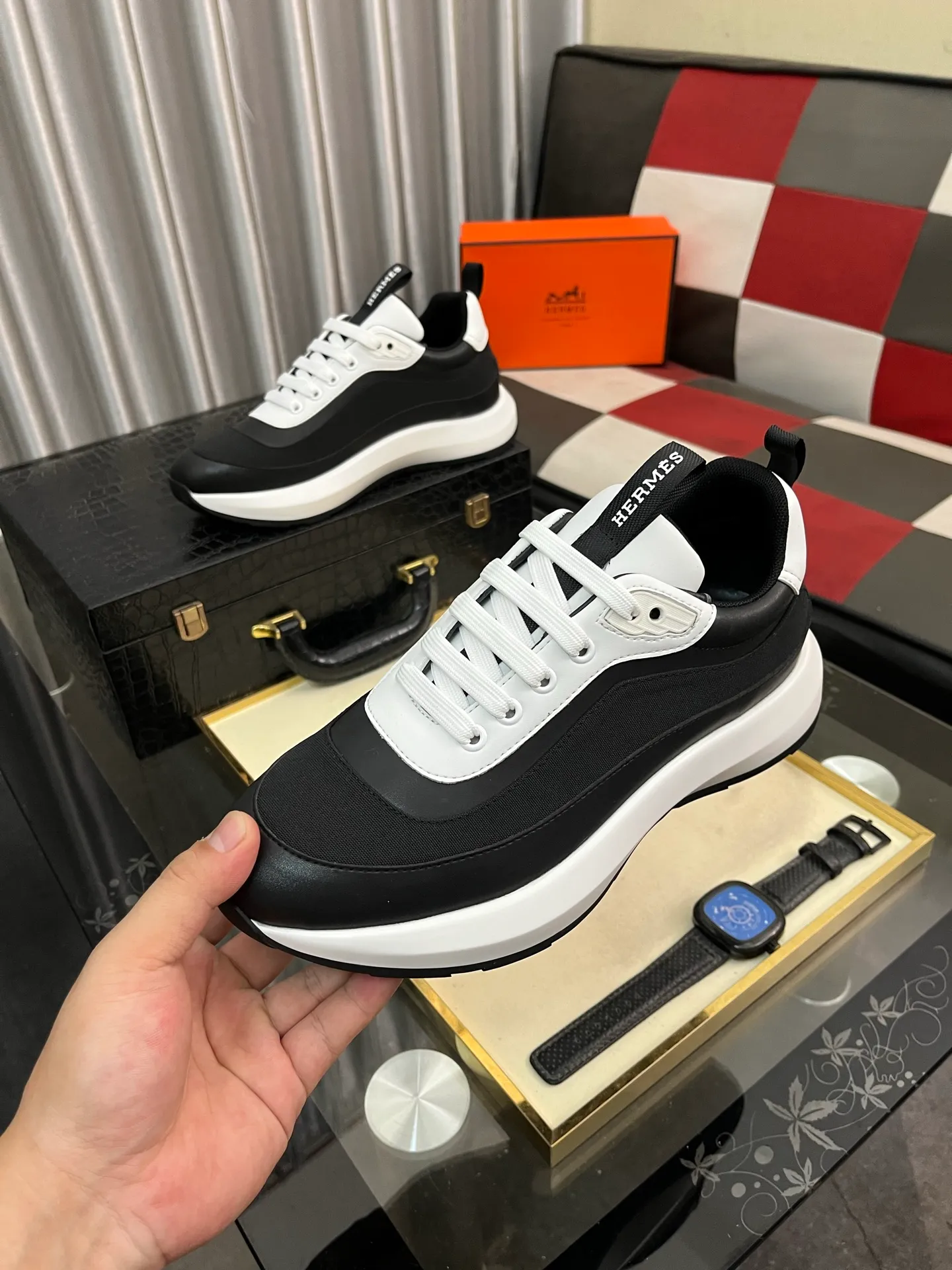 Men's shoes 💰458⌚️⌚️[hermes] Hermès men's fashionable sports shoes, carefully built as an international brand. This casual shoe combines high-quality fabrics and exquisite craftsmanship. It integrates simple and unique design style to interpret the brand's luxurious beauty in a low-key manner. The upper is made of original fabric with a first layer of suede. The layered design has distinct lines on the upper and a lightweight rubber outsole. Light luxury style, the details exude a dynamic masculine atmosphere, elegant and mainstream, size: 38-442️⃣colors available